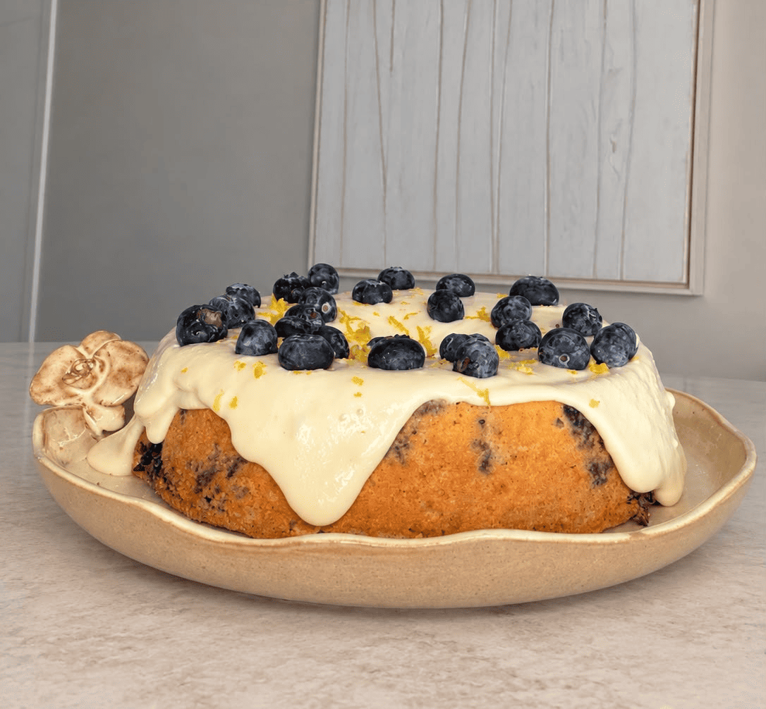 Bolo de Mirtilos com Cobertura de Limão-Siciliano 🫐